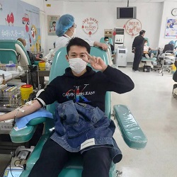 台风所青年同志严嘉明积极参加爱心献血活动